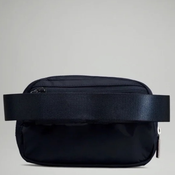 Lululemon Everywhere Waist Bag - Picture 2 of 10